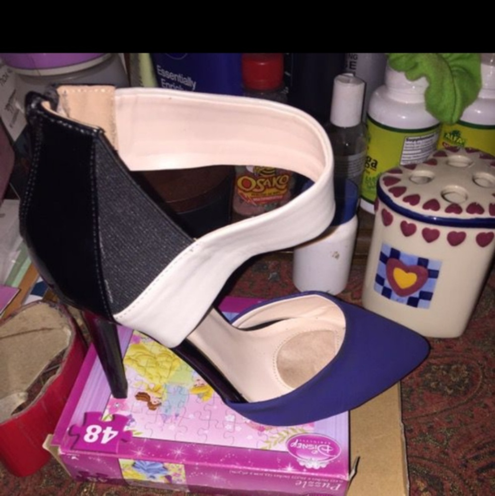 pumps - Picture 2 of 2